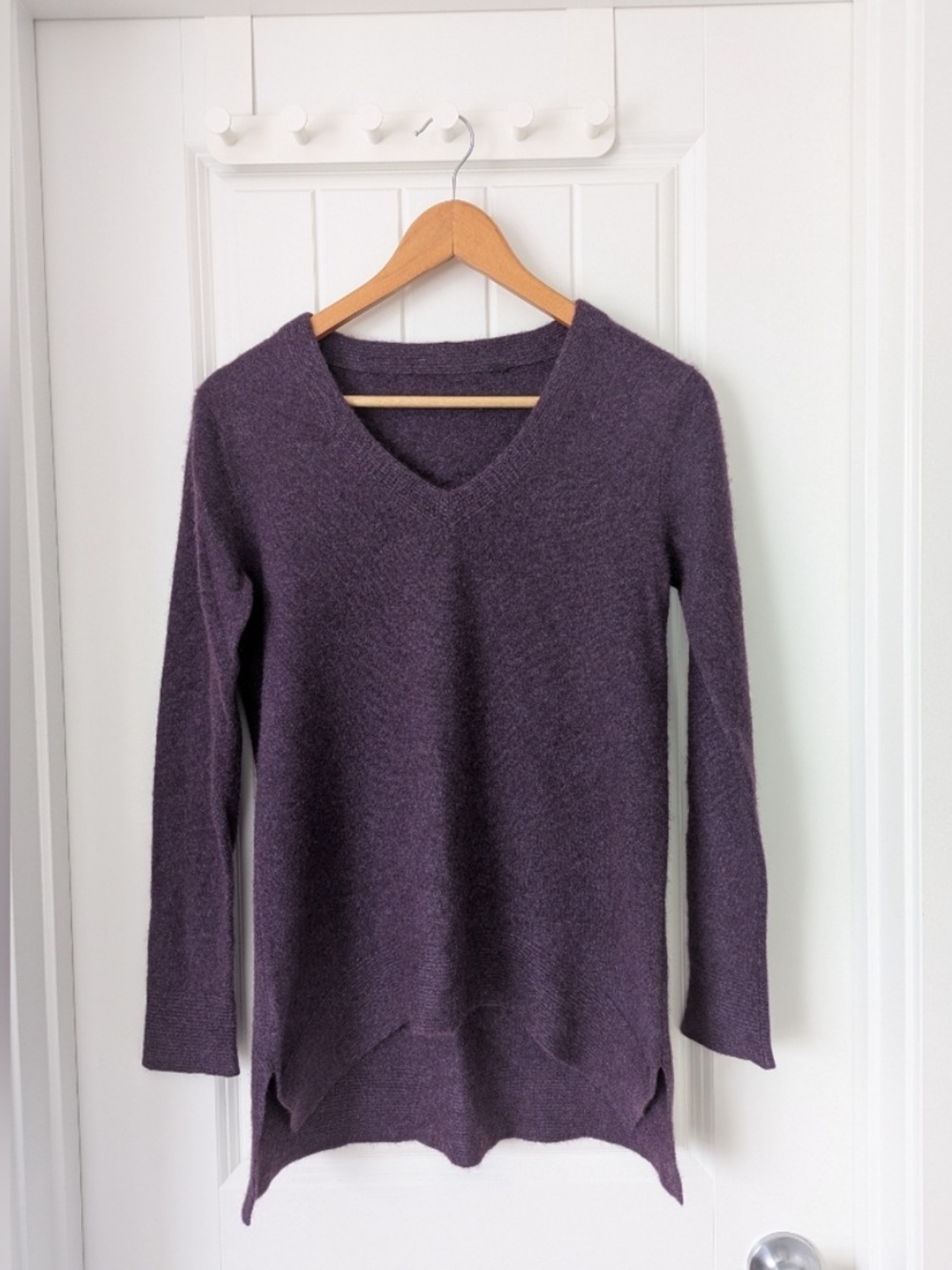 Black Goat Cashmere 100% Soft Plush V-Neck Long Sleeve Sweater Purple SM/M